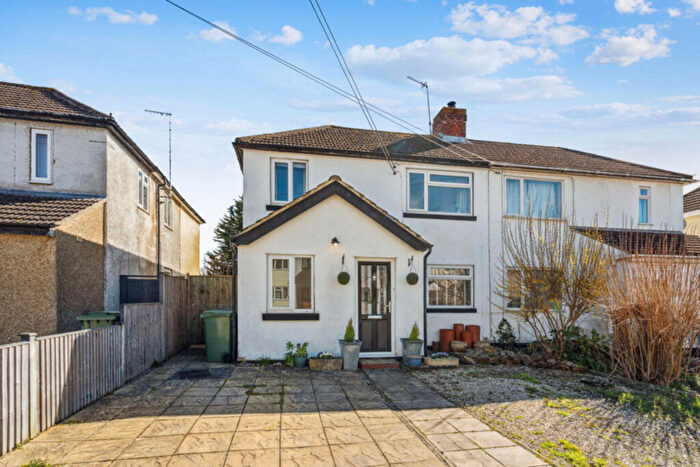 4 Bedroom Semi Detached House For Sale In Tavistock Avenue, Didcot, OX11