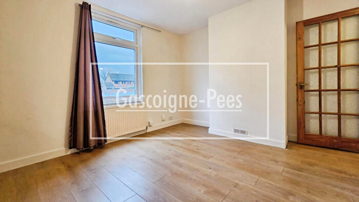 1 Bedroom Flat To Rent In Worplesdon Road, Guildford, GU2
