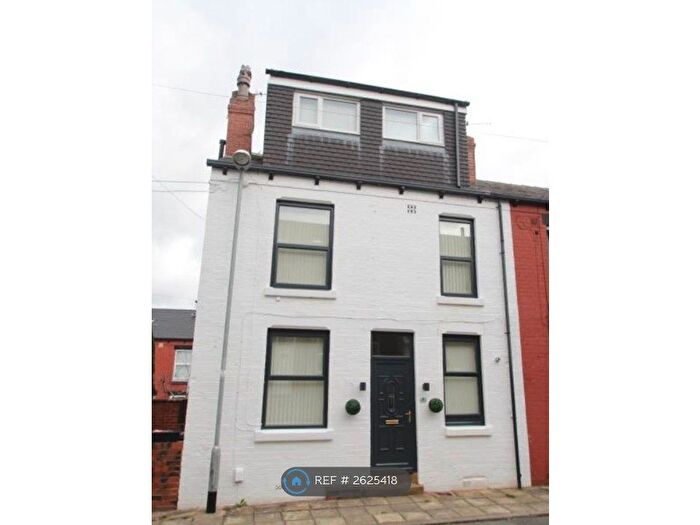 4 Bedroom Terraced House To Rent In Woodville Avenue, Horsforth, LS18