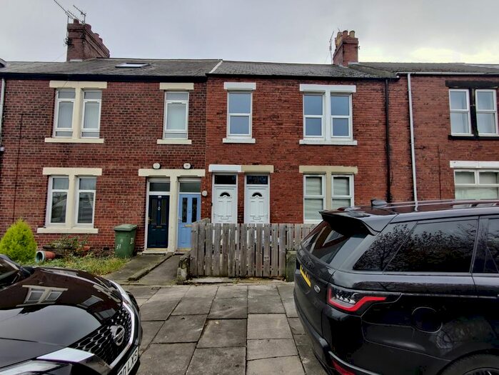 3 Bedroom Flat To Rent In Stuart Terrace, Gateshead, NE10