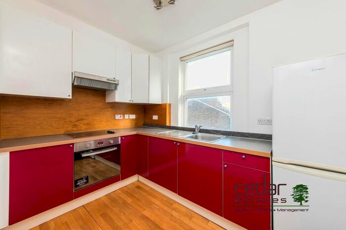 3 Bedroom Flat To Rent In Stockwell Road, London, SW9