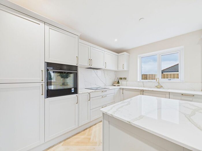 3 Bedroom Detached Bungalow For Sale In Parc Mansant, Pontyates, Llanelli, SA15