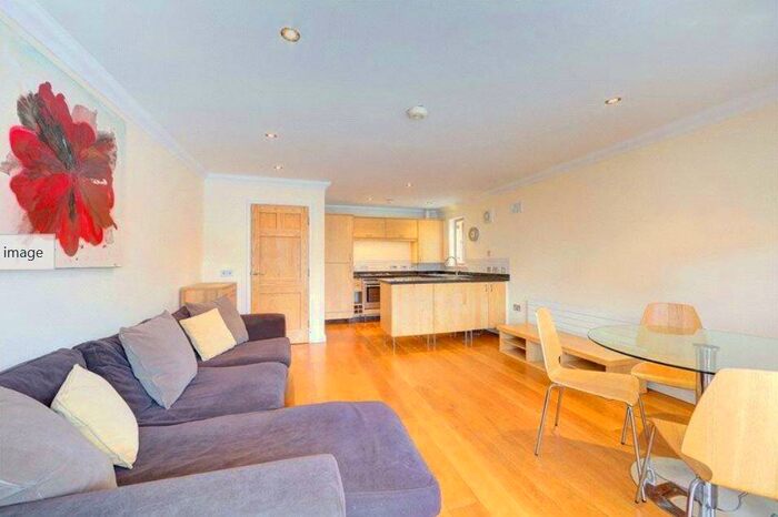 2 Bedroom Flat For Sale In Coombe Road, New Malden, KT3