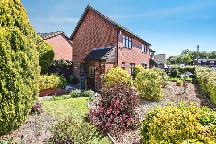 3 Bedroom Semi-Detached House For Sale In Heathfield Close, Cradley Heath, B64