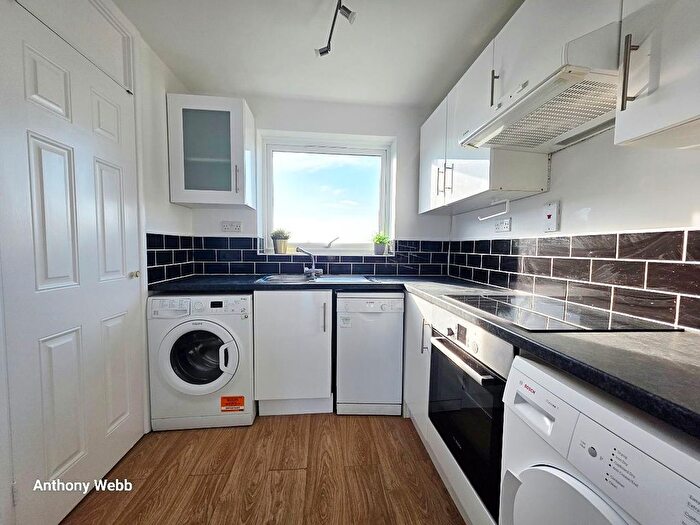 1 Bedroom Flat To Rent In Hansart Way, Enfield, EN2