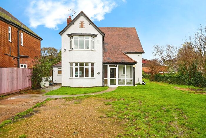 6 Bedroom Detached House For Sale In Broughton Road, Banbury, Oxfordshire, OX16