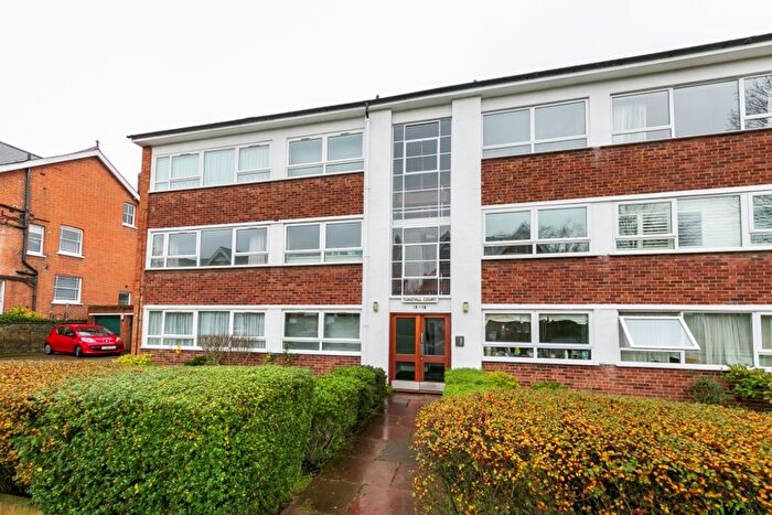 2 Bedroom Flat To Rent In Tunstall Court, Kew, Richmond, Surrey, TW9