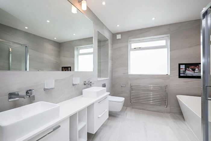 4 Bedroom Mews To Rent In Horbury Mews, London, W11