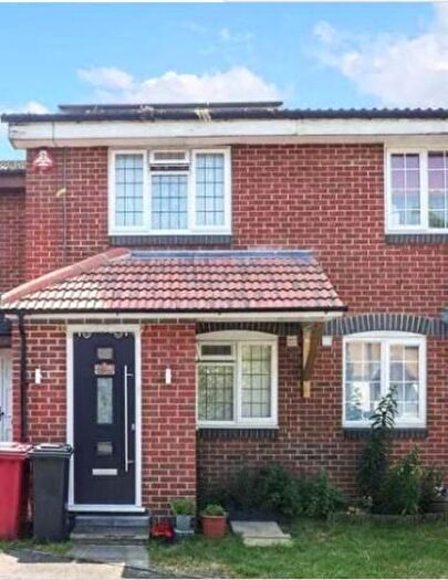 1 Bedroom Flat To Rent In Peel Court, Slough, London, SL1