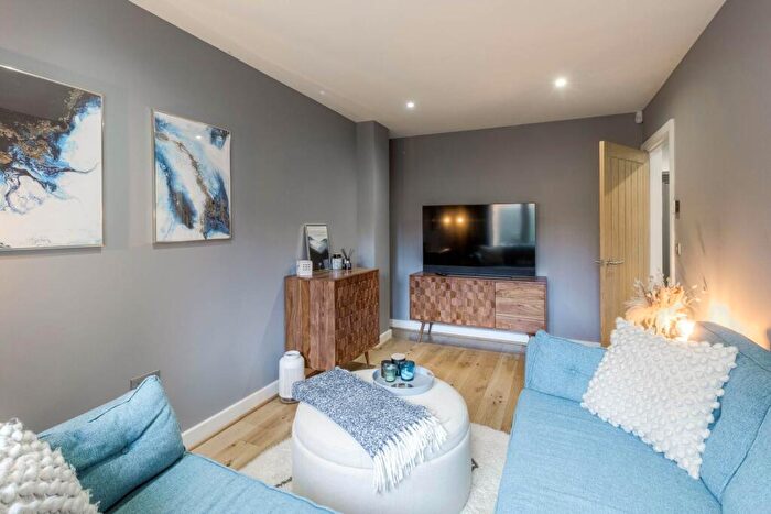 4 Bedroom Detached House For Sale In River View, Old Stratford, MK19