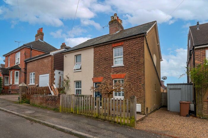 2 Bedroom Semi-Detached House To Rent In Hardwick Road, Redhill, RH1