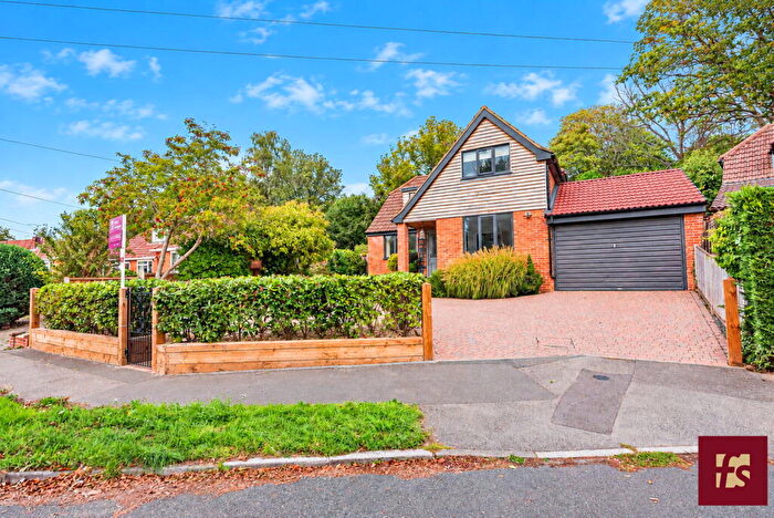 3 Bedroom Detached House For Sale In St. Michaels Road, Sandhurst, GU47