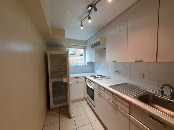 1 Bedroom Apartment To Rent In Millers Green Close, EN2