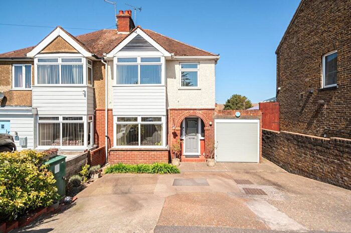 3 Bedroom Semi-Detached House For Sale In Canterbury Road, Sittingbourne, ME10