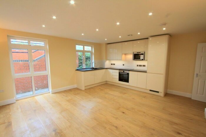 1 Bedroom Flat To Rent In South Bar Street, Banbury, Oxon OX16