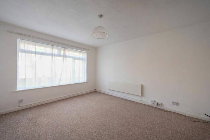 2 Bedroom Flat To Rent In Worple Road, Wimbledon, London, SW19