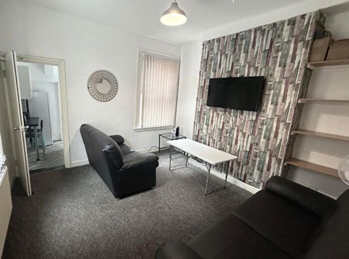 4 Bedroom End Of Terrace House To Rent In Sefton Road, Birmingham, B16