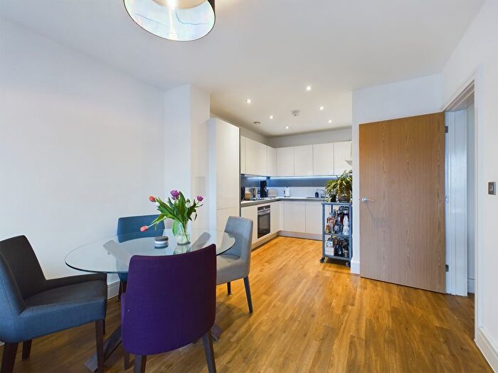 1 Bedroom Flat For Sale In Boleyn Road, London, N16