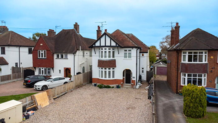 4 Bedroom Detached House For Sale In Beehive Lane, Chelmsford, CM2