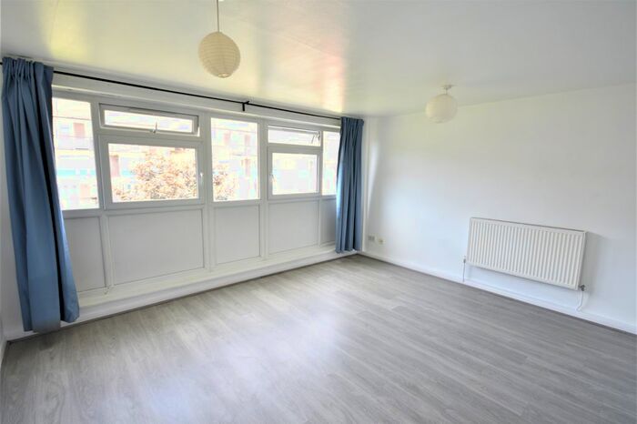 2 Bedroom Maisonette To Rent In Lawrence Close, London, E3