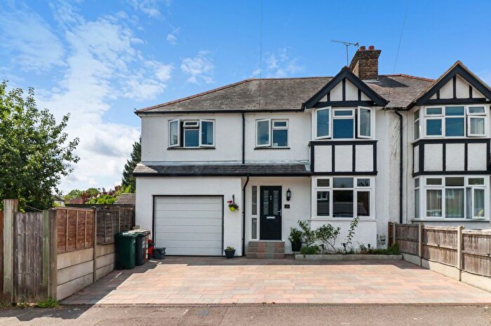 5 Bedroom Property For Sale In The Crescent, Abbots Langley, WD5