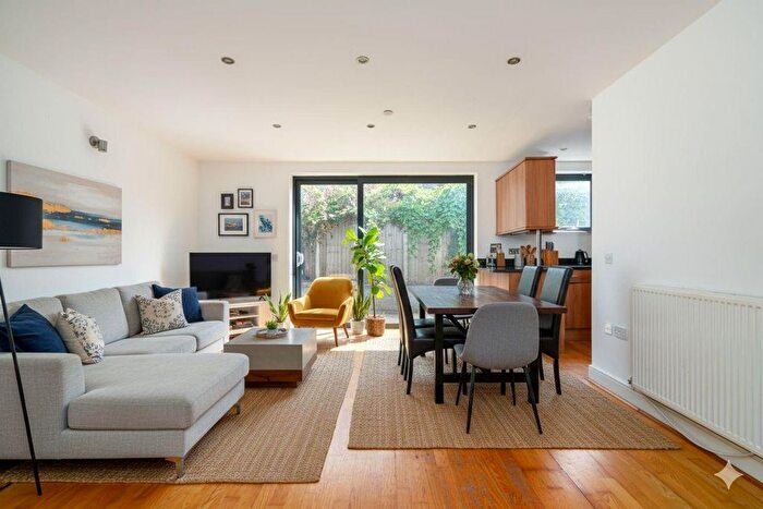 3 Bedroom Terraced House For Sale In La Rose Lane, London, N15