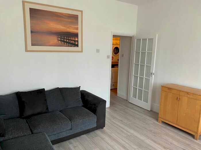 1 Bedroom Flat To Rent In Finchley Lane, Hendon, NW4