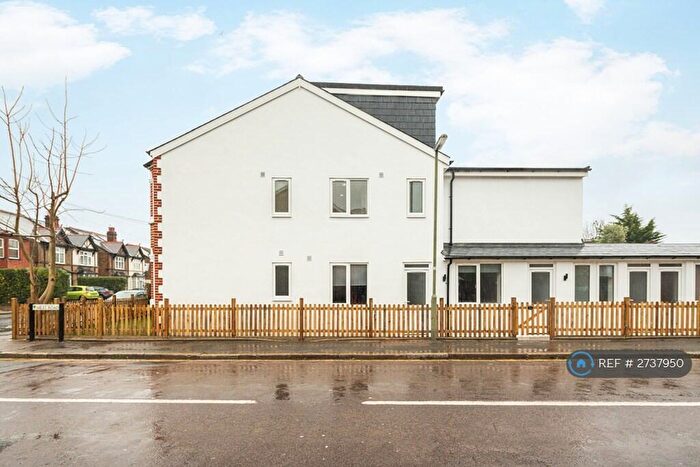 6 Bedroom Flat To Rent In Hook Road, Epsom, KT19