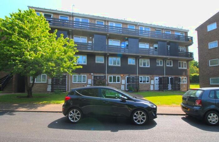 2 Bedroom Flat To Rent In Linton Court, Rise Park Parade, Romford, RM1