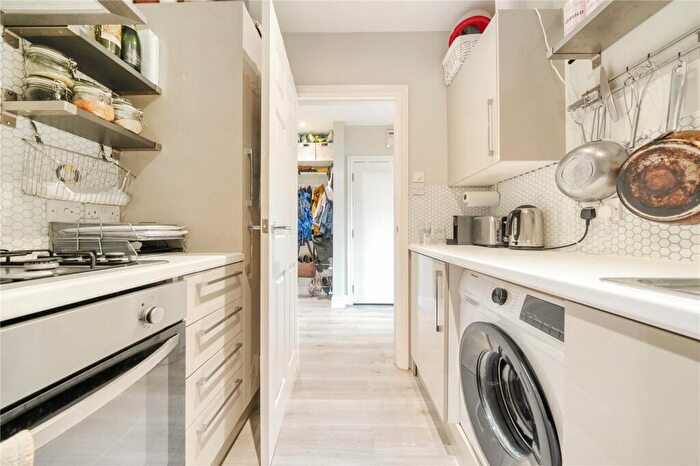 1 Bedroom Flat For Sale In High Street, Penge, London, SE20