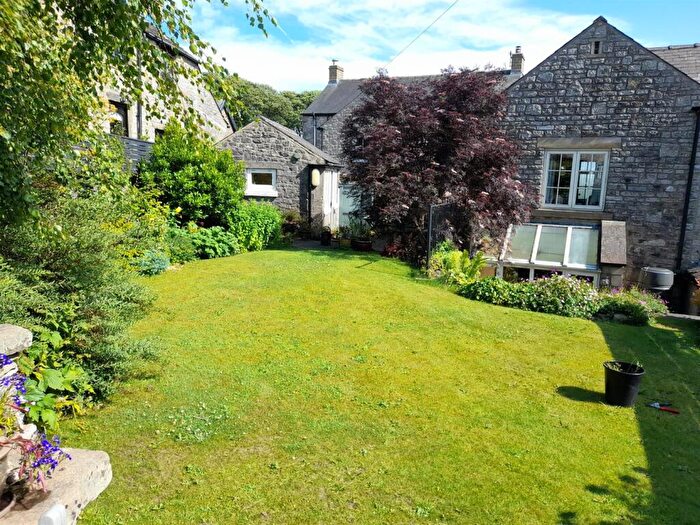 4 Bedroom Semi Detached House For Sale In Tideswell, SK17