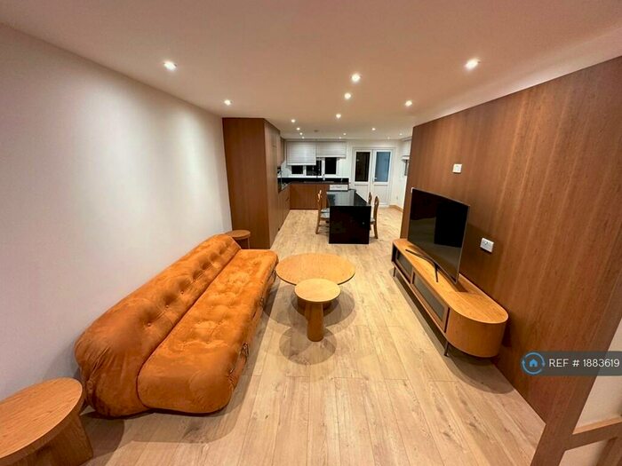 3 Bedroom Semi-Detached House To Rent In Beult Road, Crayford, Dartford, DA1