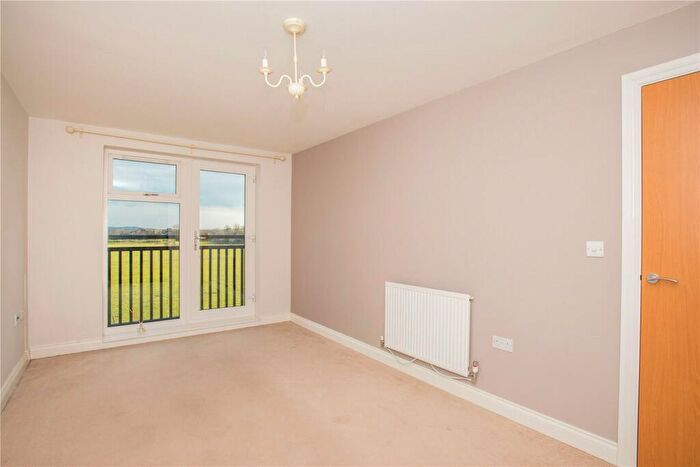 2 Bedroom Flat For Sale In Tanners Close, Crayford, Dartford, DA1