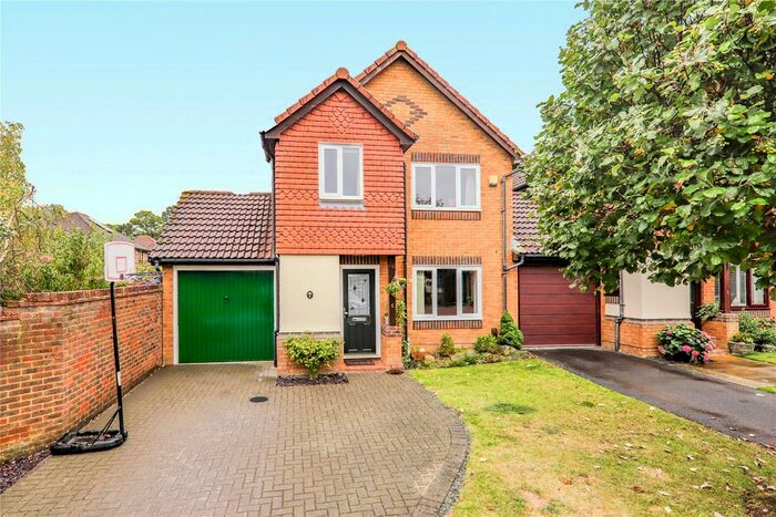 3 Bedroom Detached House To Rent In Derbyshire Green, Warfield, Bracknell, Berkshire, RG42