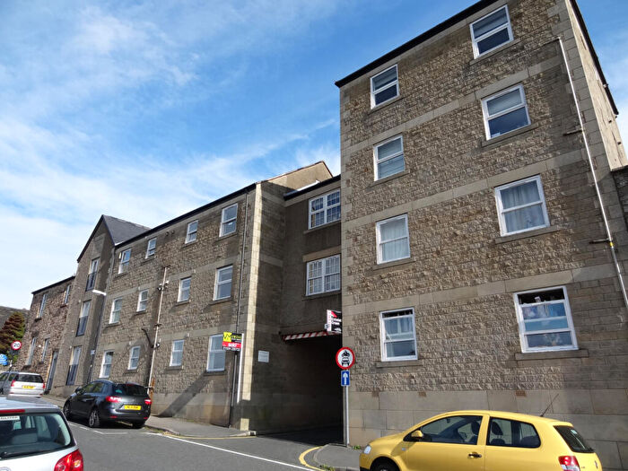 2 Bedroom Flat To Rent In St James Court, Lancaster, LA1