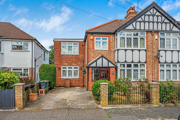 4 Bedroom Property For Sale In Frances Road, Chingford, E4