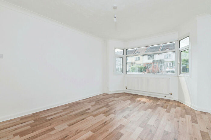 2 Bedroom Detached Bungalow For Sale In Southend Road, Hockley, SS5