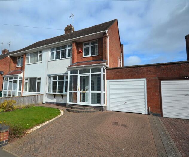 3 Bedroom House To Rent In Knoll Drive, Styvechale, Coventry, CV3