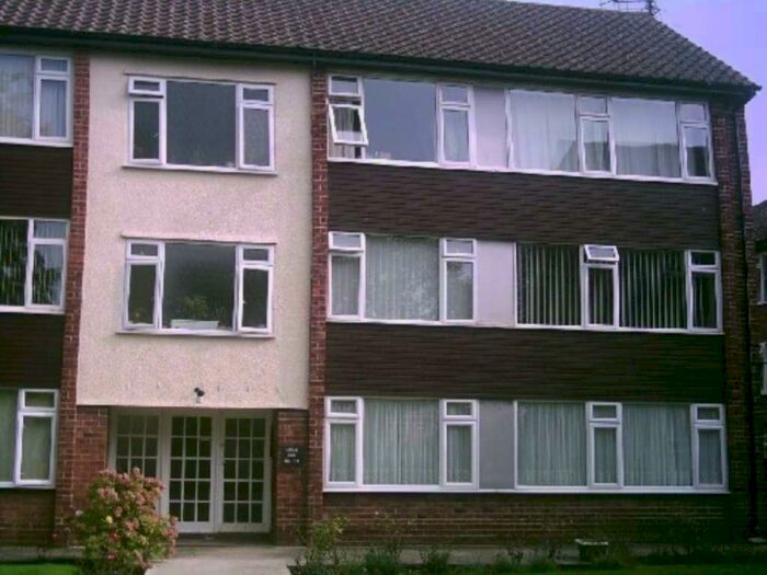 2 Bedroom Apartment To Rent In Arnian Court, Middlewood Road, L39