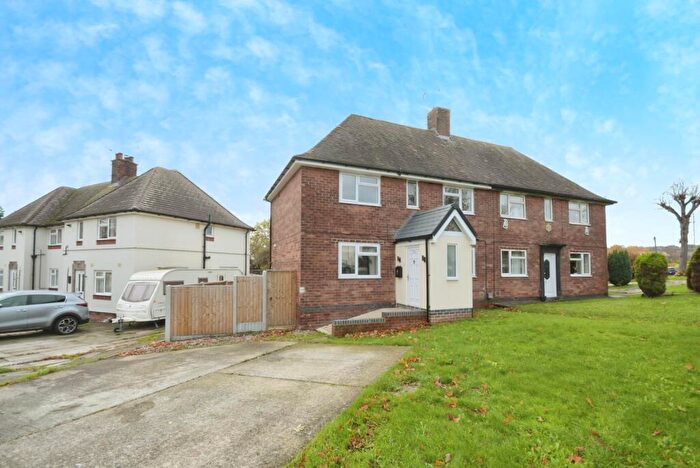 4 Bedroom Semi Detached House For Sale In Park Road, Chesterfield, Derbyshire, S40