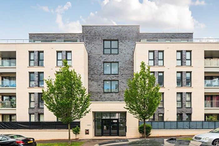 1 Bedroom Maisonette For Sale In Chieftain Road, Chertsey, KT16