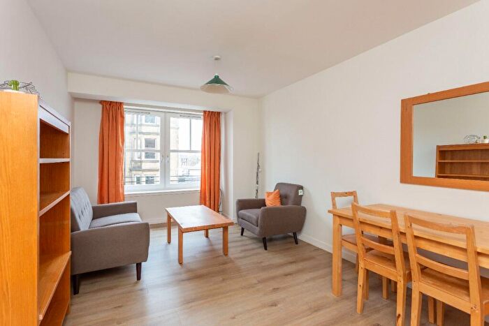 2 Bedroom Flat To Rent In Polwarth Gardens, Edinburgh, EH11
