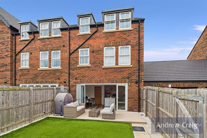 6 Bedroom Town House For Sale In Whitburn Road, East Boldon, NE36