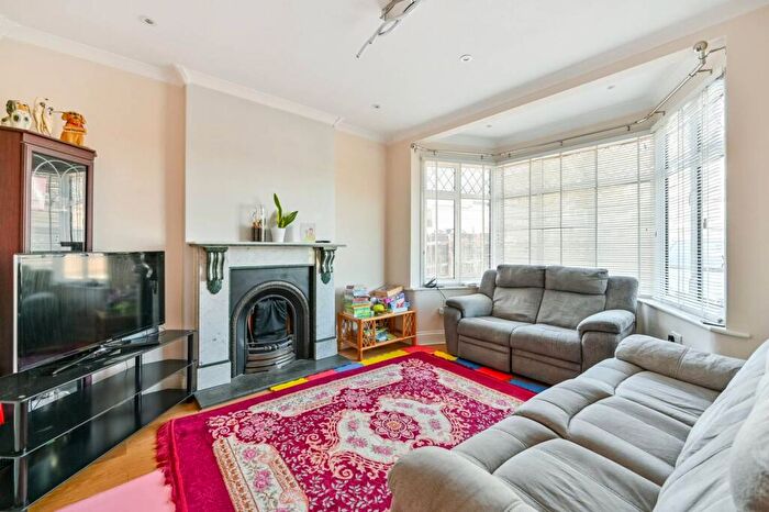 3 Bedroom Semi-Detached House To Rent In Elm Close, Surbiton, KT5