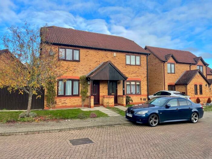 3 Bedroom Semi-Detached House To Rent In Treborough, Furzton, MK4