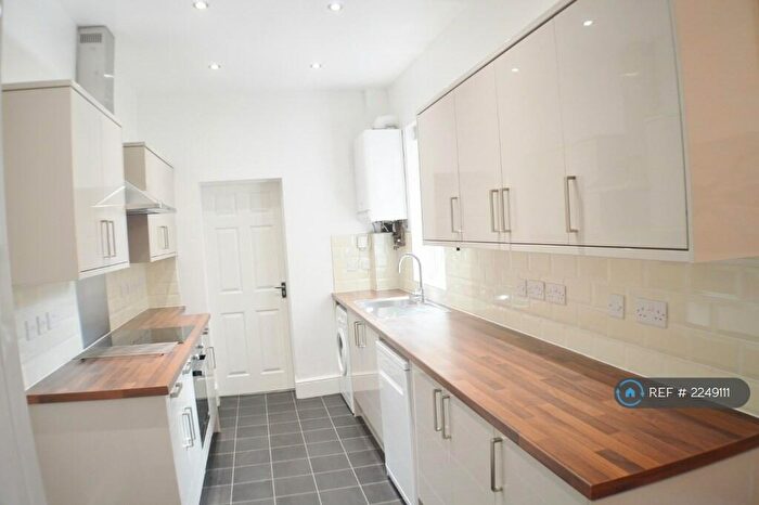 3 Bedroom Terraced House To Rent In Shelton Street, Nottingham, NG3