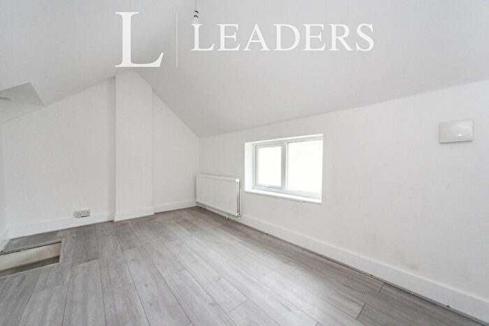 2 Bedroom Apartment To Rent In High Street South -, LU6