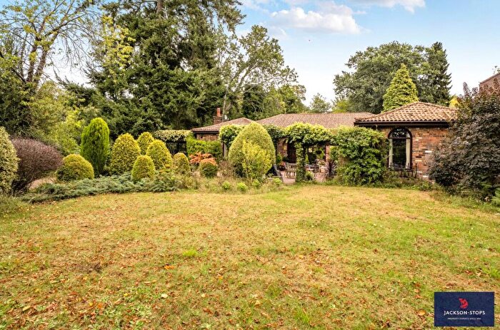 4 Bedroom Bungalow For Sale In Weathercock Lane, Woburn Sands, Bedfordshire, MK17