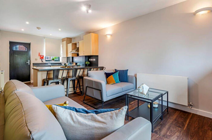 4 Bedroom House To Rent In Meanwood Road, Leeds, LS6