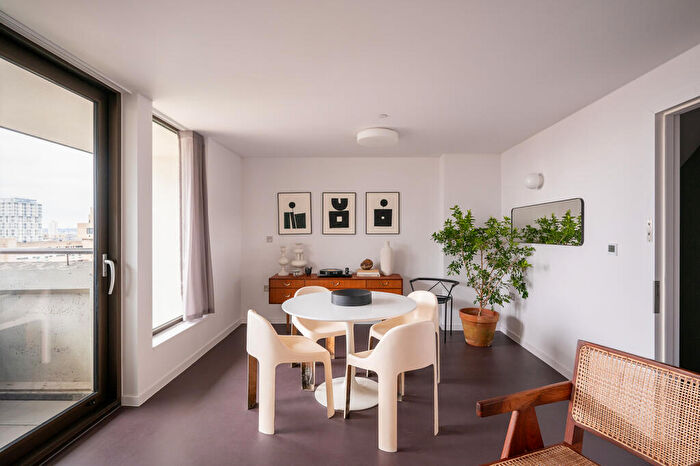 2 Bedroom Flat To Rent In Balfron Tower, Apartment, London, E14